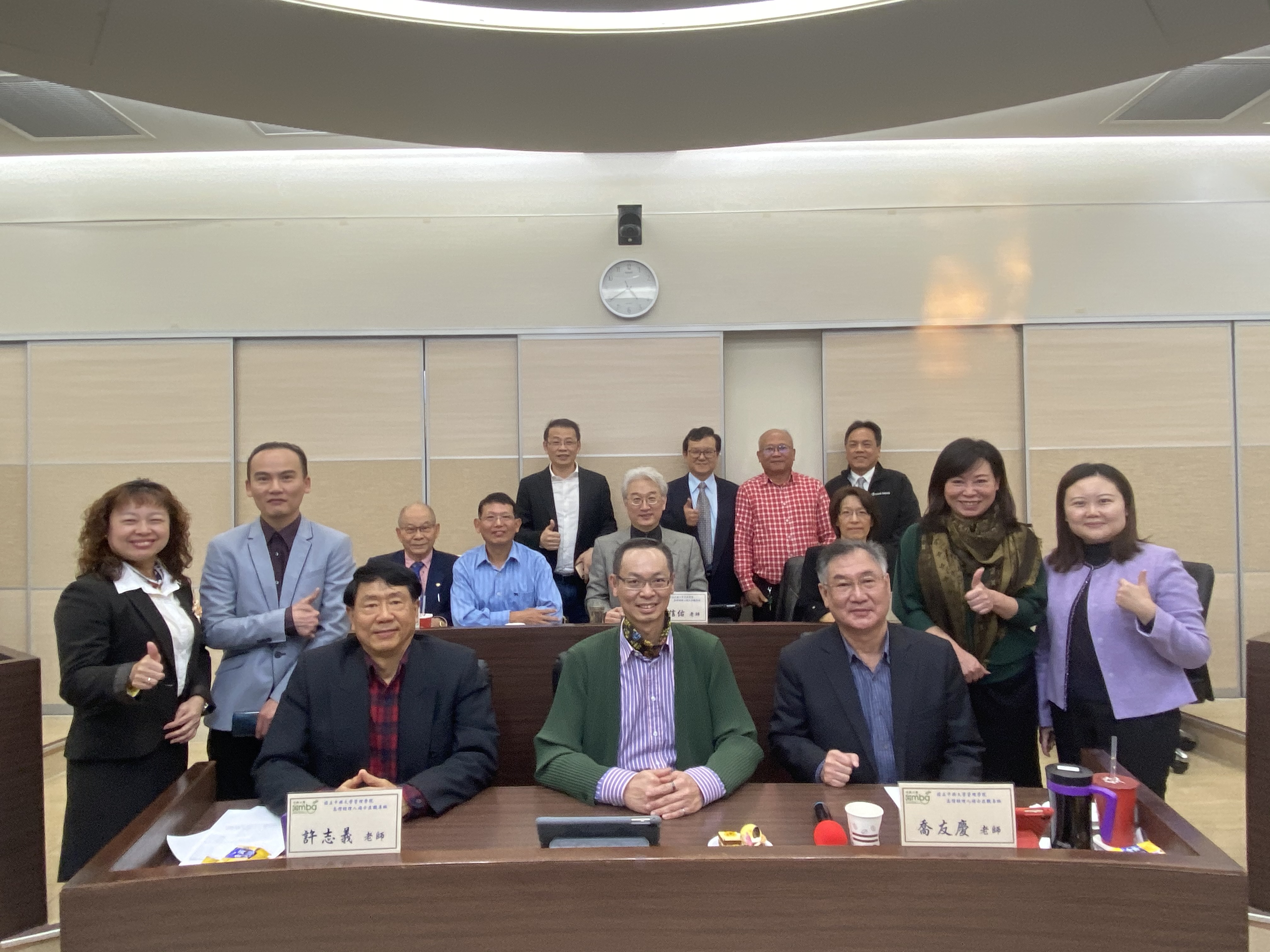 29.2021年1月10日興大EMBA領袖組學生口試後合影。